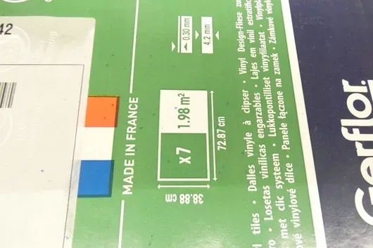 Gerflor Senso Clic 2 卡扣式乙烯基地板批次，Pepper Taupe，混凝土灰瓷砖效果