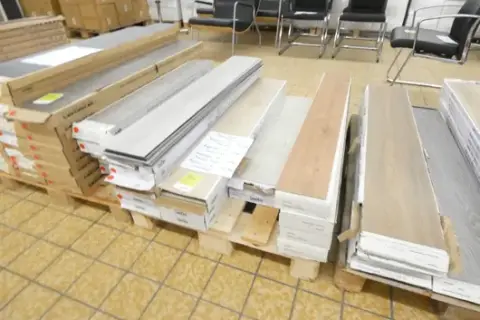 Lot vinil adeziv, printre altele Gerflor