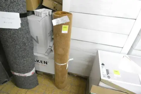 JAB Anstoetz szőnyeg Alcantara szegéllyel