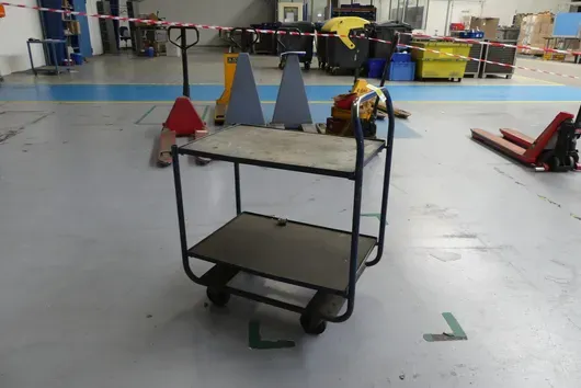Carrello con 2 piani di carico