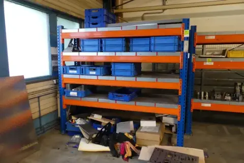 Tungt reol med stålhylder, 1 felt, uden indhold