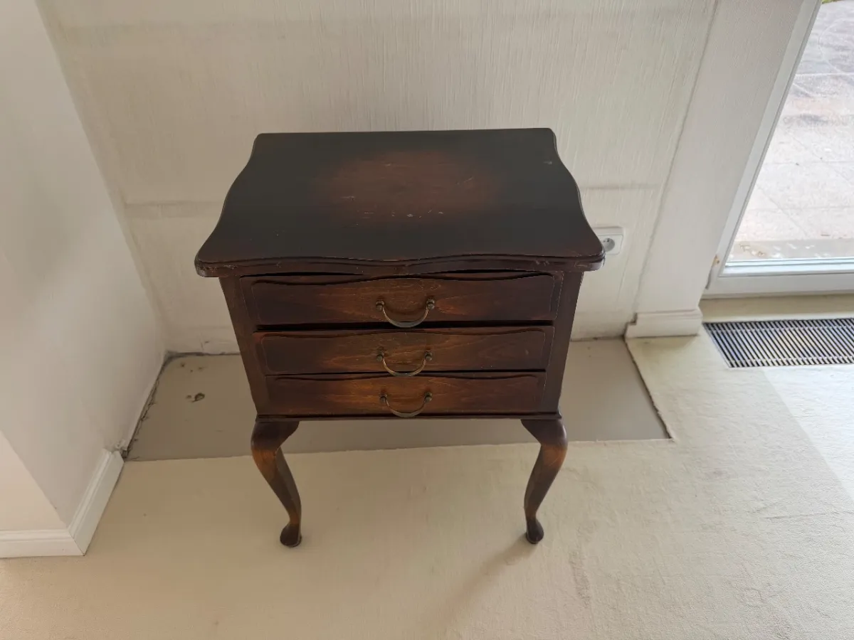 antiker Holz-Schrank (3 Schubladen)