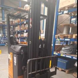 Electric reach truck