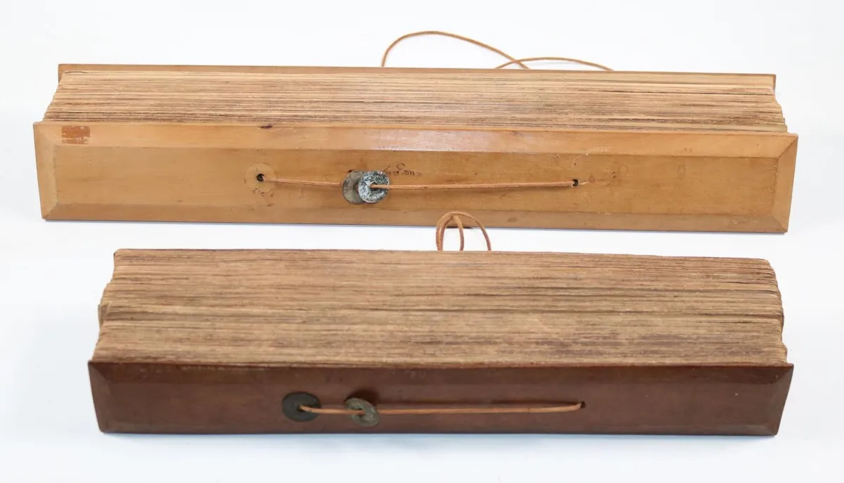 Burmese palm leaf manuscripts – Two large, versatile palm leaf manuscripts between two wooden covers