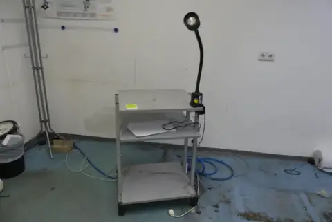 带3层搁板和工作灯的推车