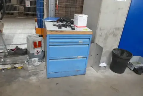 车间柜，含内容物