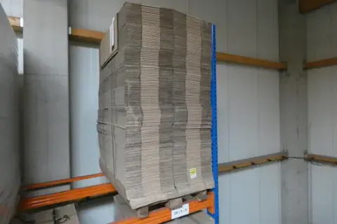 Konvolut af foldbare bølgepapkasser FEFCO 0201 BC brun - kraftliner 380x285x165mm