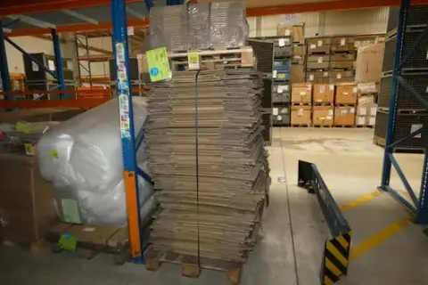 Konvolut materiale, bølgepapkasse 2-lags 300x200x100 mm indvendige mål