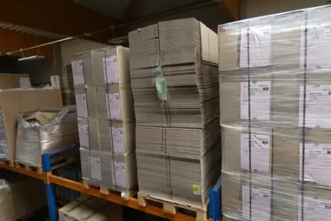 Konvolut af foldbare bølgepapkasser Opel 370x370x195