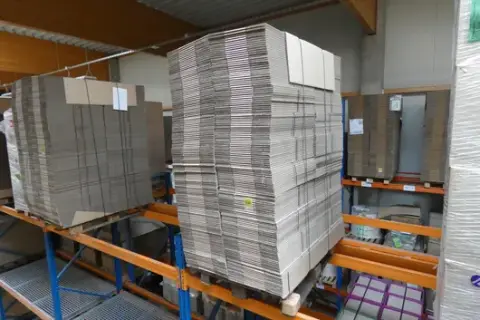 Konvolut af foldbare bølgepapkasser, FEFCO 0201, BC brun, kraftliner 380x285x165 mm