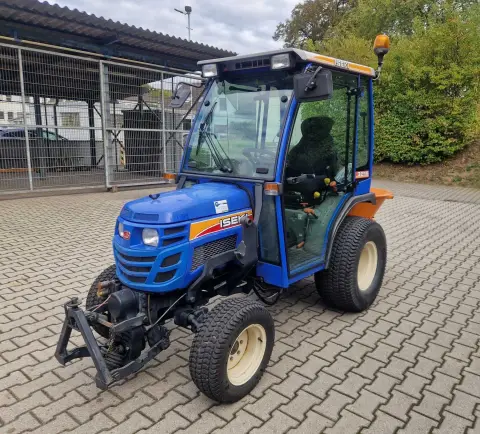 1 Iseki TM 3215 AL tarım traktörü — arızalı, tamir için