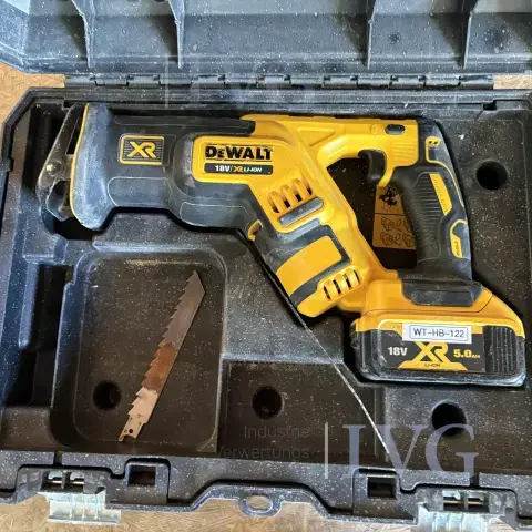 DEWALT DCS367 akülü kılıç testere