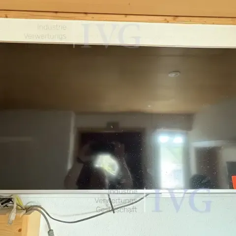 Litteä näyttö PANASONIC