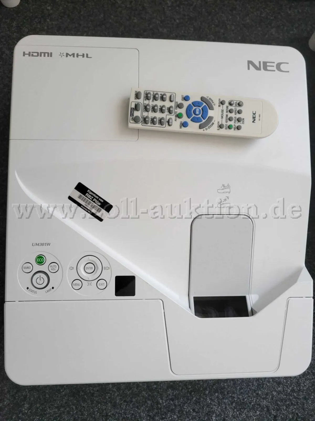 1 台 NEC MHL UM301W 学校用短焦投影仪，带遥控器