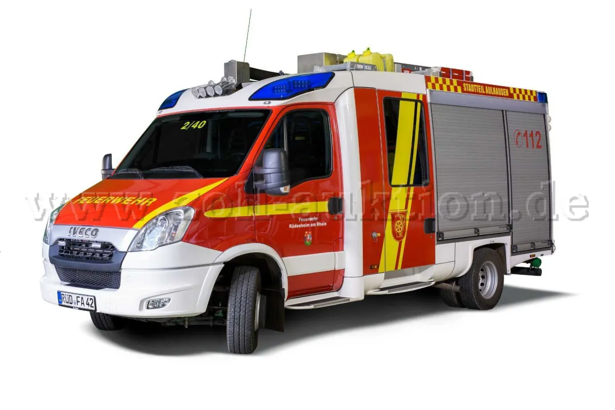 1 辆中型消防车（Magirus / Iveco 70 C 15 EEV）