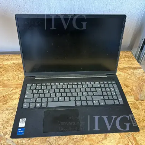 Portátil LENOVO V15 G4