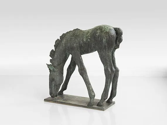 Renée Sintenis，大型吃草的马驹，1929