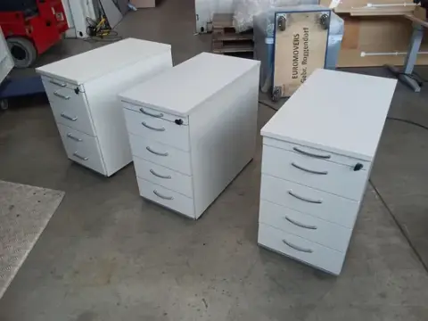 3 контейнери на колесах Assmann
