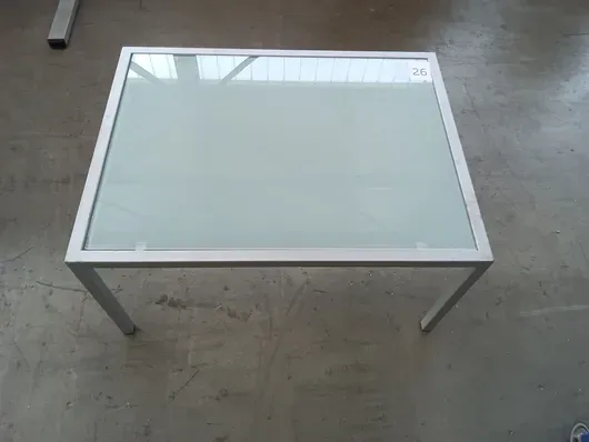 1 mesa auxiliar