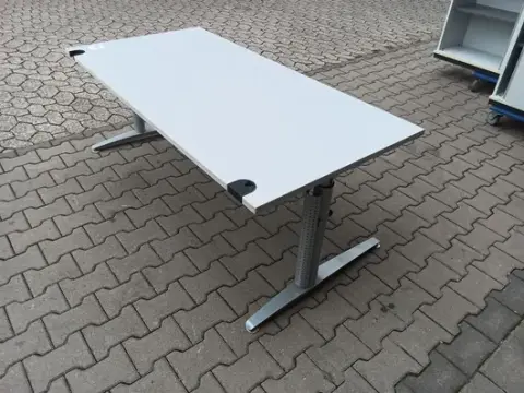 1 scrivania Assmann