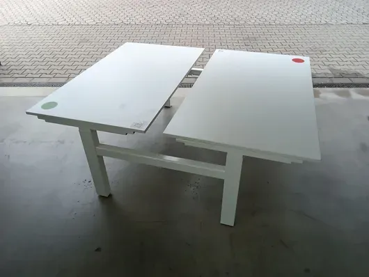 1 stk. skrivebord Wini