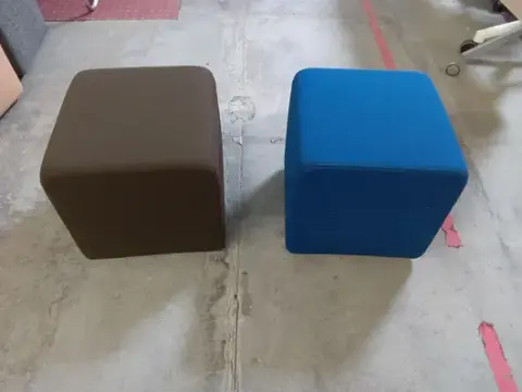 2 db Steelcase PBF2 Cube ülőke
