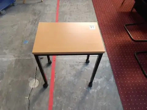 1 pz. tavolino laterale