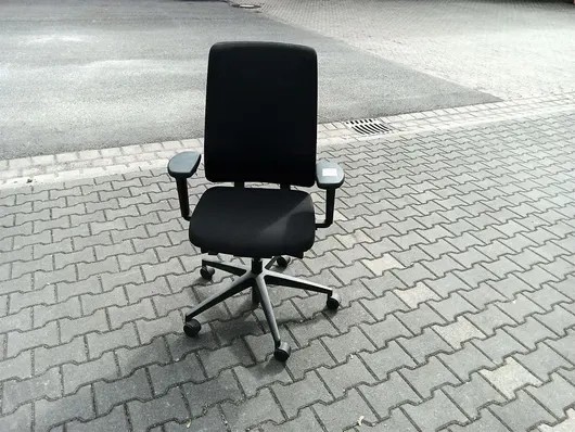 1 sedia da ufficio girevole