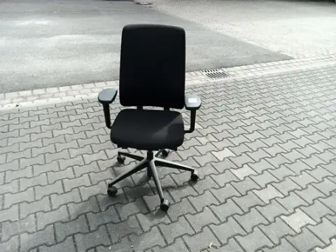 1 sedia da ufficio girevole