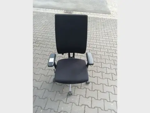 1 adet Kinnarps ofis koltuğu