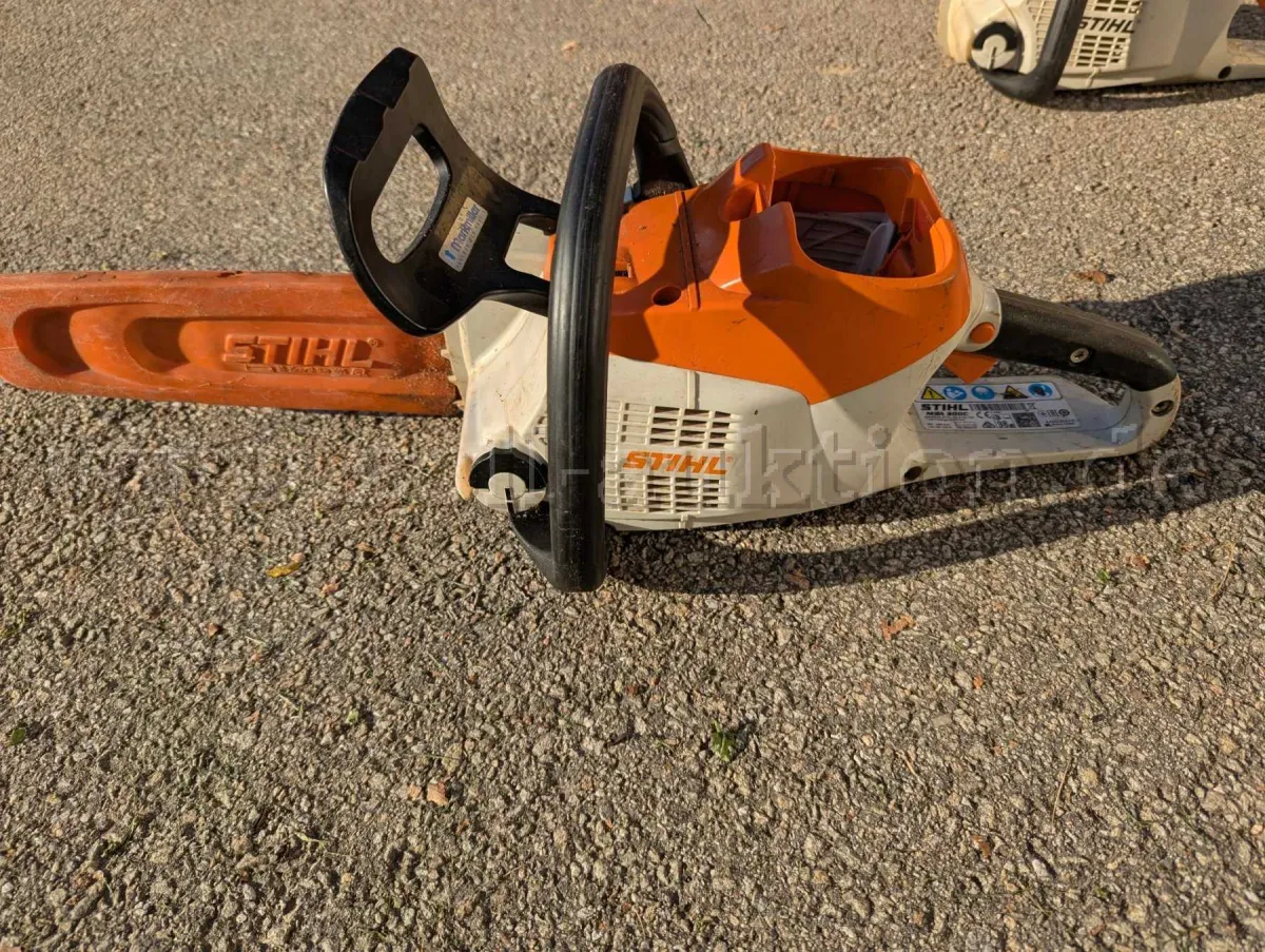 2 台故障的 Stihl 电池链锯 MS 200 C - 不含电池
