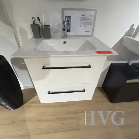Bathroom cabinet