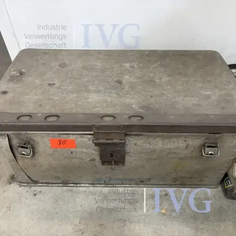 صندوق نقل من الفولاذ