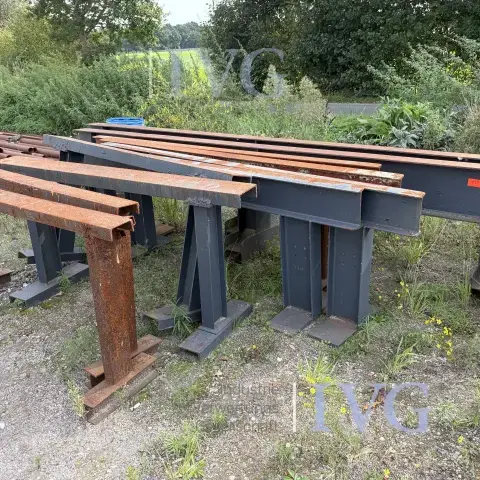 Teräspukit