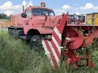 除雪车 型号 ZIL D-470-D-2-6 6x6（红色）