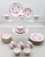 8 komplette kuverter Meissen Indisch Purpur med gullrand og dekor, samt 1 ekstra kopp