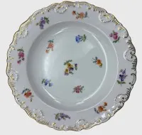 5件咖啡餐具 "Meissen" 散花图案，杯子。2个杯碟，均为二等品，以及2个蛋糕盘，均为一等品