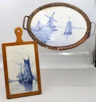 历史陶瓷或瓷砖画，蓝白德尔夫特风格图案，装于带挂柄的木框中