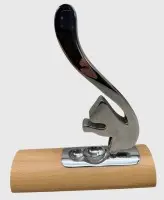 كسارة بندق كبيرة من Alessi، تصميم Andrea Branzi 2010