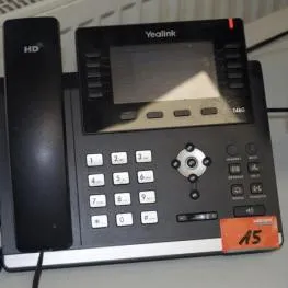 2 部 IP 电话 品牌：Yealink