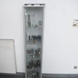 Вітринна шафа (без вмісту)