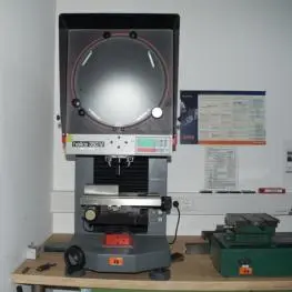 Profilni projektor, proizvođač: Microtecnica