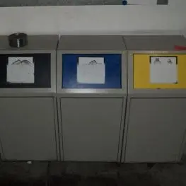 3 contenedores de basura