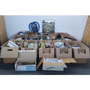 15 kutu ev eşyası, dekorasyon, CD ve diğerleri