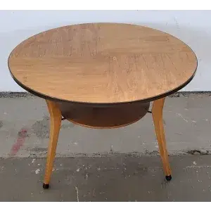 Tavolino in legno, ca. A = 134 cm x L = 75 cm