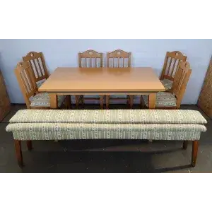 Tavolo da pranzo allungabile (ca. L=140cm P=90cm H=75) + panca (ca. L=200cm) + 7 sedie