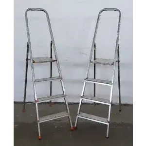 2 सीढ़ियाँ