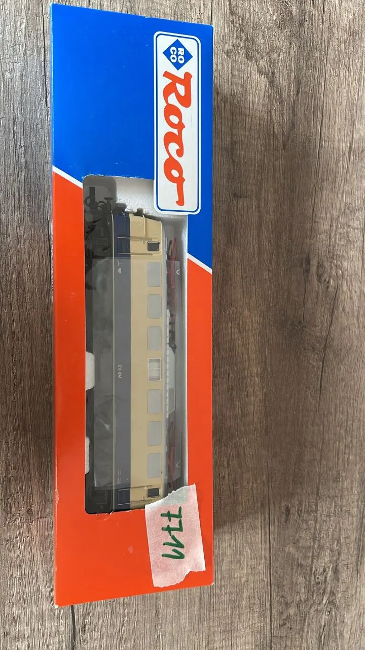 قاطرة كهربائية (Roco)