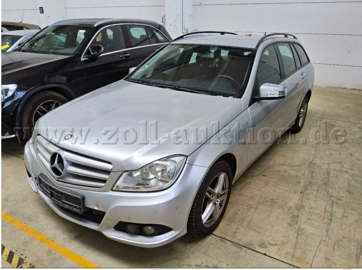 1 辆 Mercedes Benz 204 K C 200 T CDI