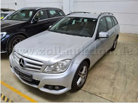 1 辆 Mercedes Benz 204 K C 200 T CDI